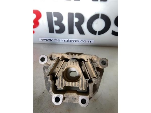 SOPORTE DEL. MOTOR 2
