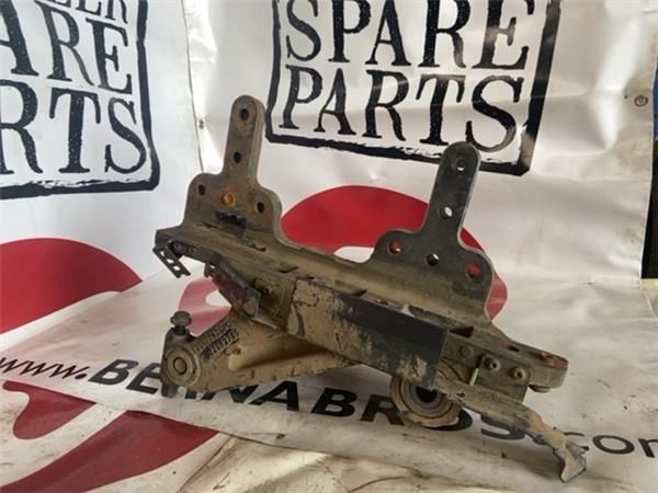 SOPORTE BALLESTA EJE DELANTERO DEL. IZDO.