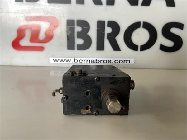 BOMBA ELEVACION MANUAL CABINA 2