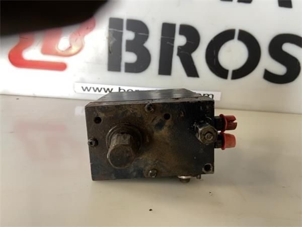 BOMBA ELEVACION MANUAL CABINA 2