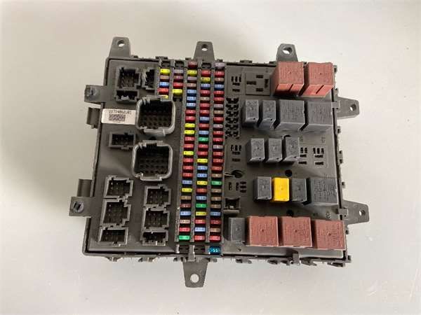 CAJA FUSIBLES/RELE