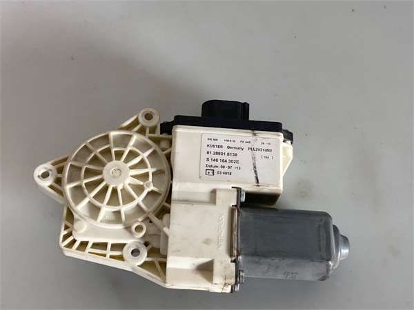 MOTOR ELEVALUNAS DEL. DCHO.