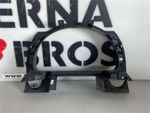 EMBELLECEDOR CUADRO INSTRUMENTOS Iveco Stralis (AS Hi-Way)(07.2012-2017) FG /FP 4x2 [10,3 Ltr. - 338 kW Diesel] - 4415 / 2