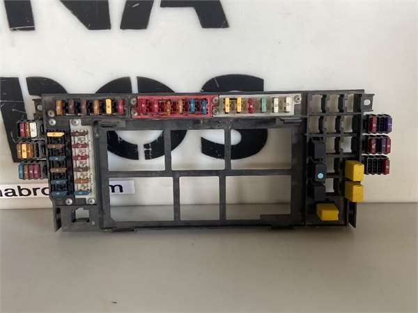 CAJA FUSIBLES/RELE Iveco Stralis (AS Hi-Way)(07.2012-2017) FG /FP 4x2 [10,3 Ltr. - 338 kW Diesel] - 4422 / 500396901
