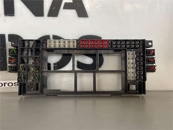 CAJA FUSIBLES/RELE Iveco Stralis (AS Hi-Way)(07.2012-2017) FG /FP 4x2 [10,3 Ltr. - 338 kW Diesel] - 4422 / 500396901 2