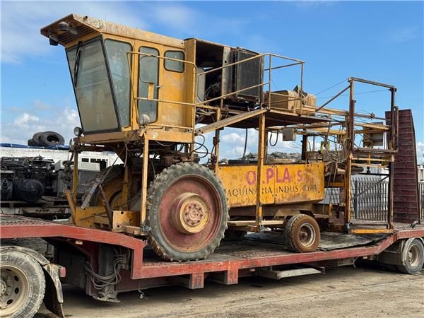 NEW HOLLAND 22002200  - 898