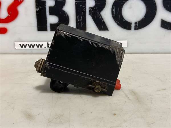 BOMBA ELEVACION MANUAL CABINA Renault Kerax (2006-) FKI 8x4 [10,8 Ltr. - 272 kW Diesel] - 4827 / 5010629361