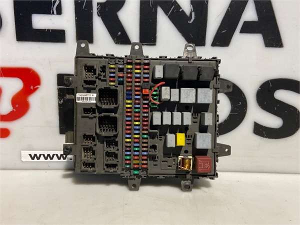 CAJA FUSIBLES/RELE Renault Kerax (2006-) FKI 8x4 [10,8 Ltr. - 272 kW Diesel] - 4848 / 7421045777